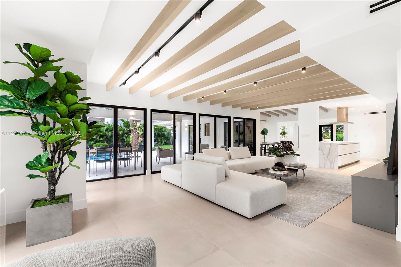 COCONUT GROVE MANOR - Residential