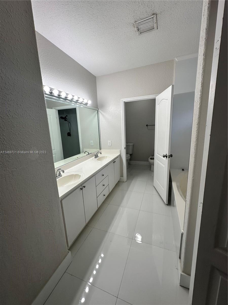 WEST LAKES GARDENS 1ST AD - Residential