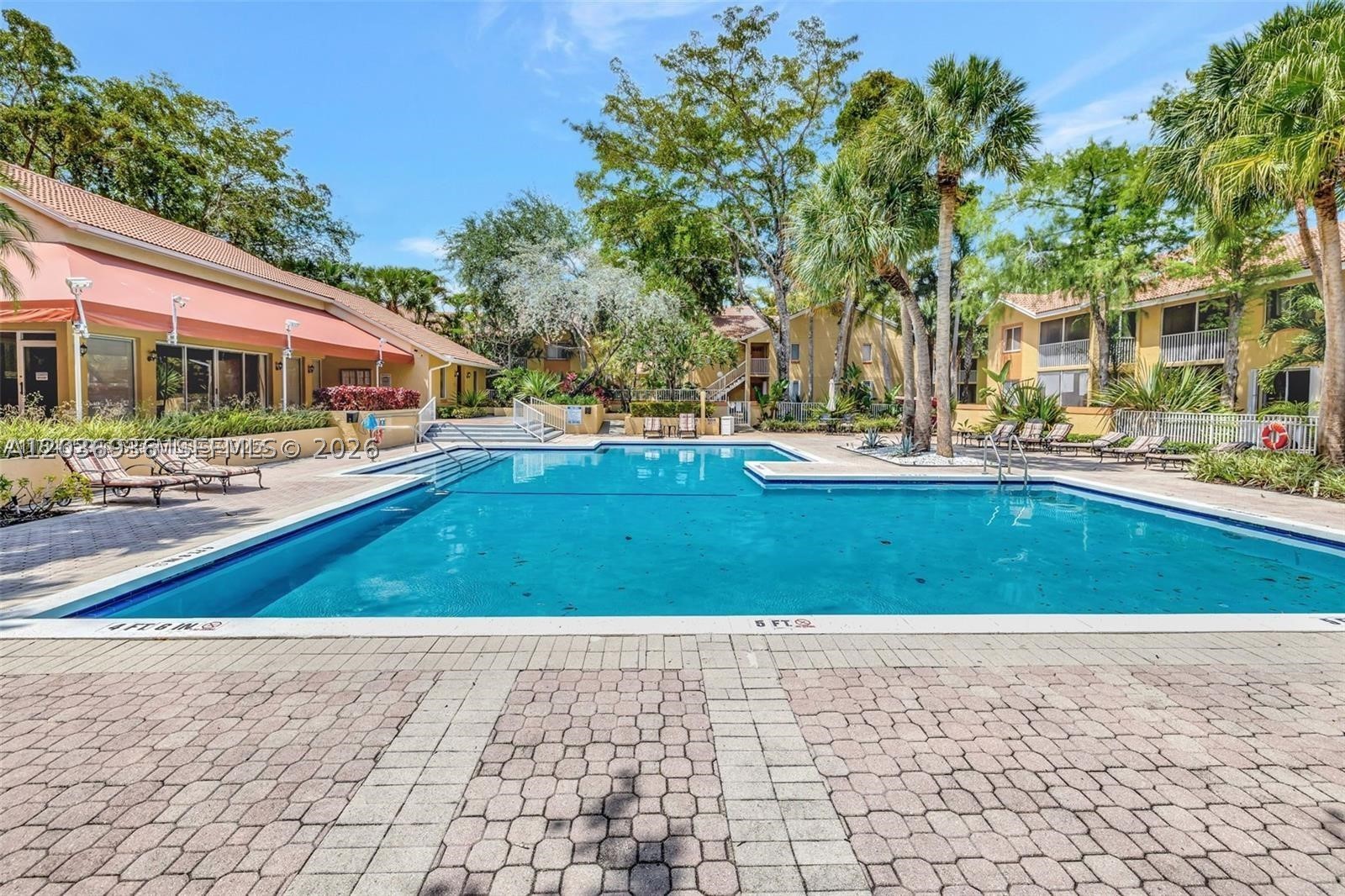 Large beautiful first floor 1 bed 1Bath... Beautifully renovated with new floors. Great Location... will not last. Pets ok, no pitbul. Available Set 1st and required 1st, last month and Security Deposit. HOA requires minimum credit 620. Tenant in place, text agent to show.