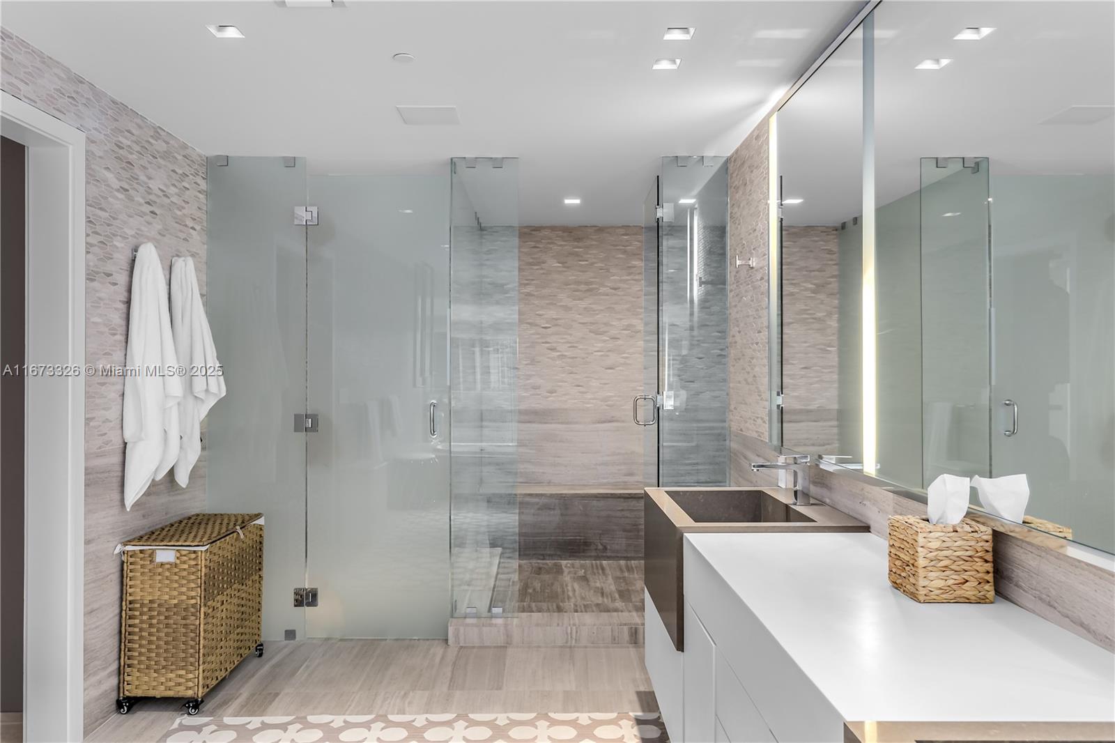 ONE OCEAN CONDO - Residential