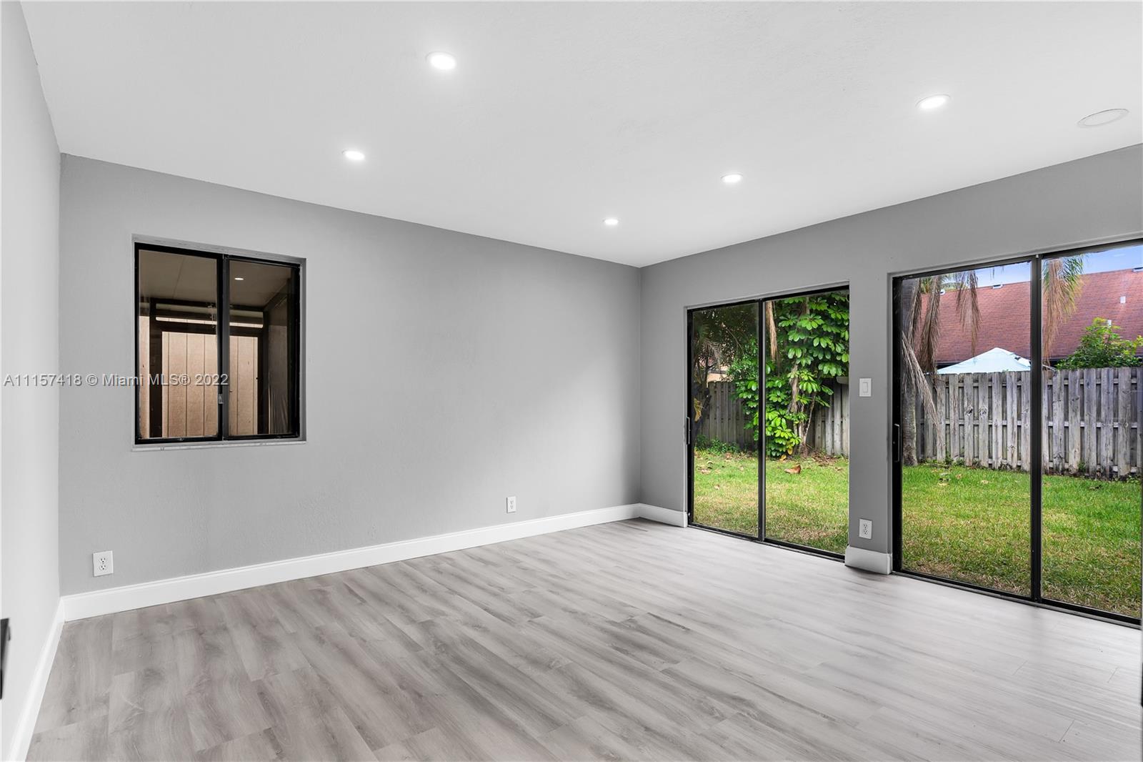 SPRINGTREE LAKES - Residential