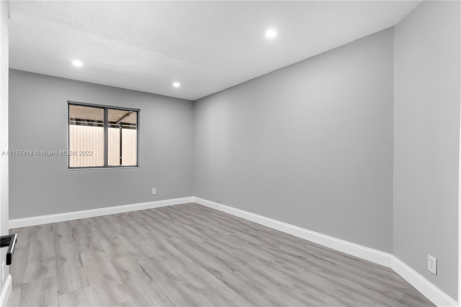 SPRINGTREE LAKES - Residential
