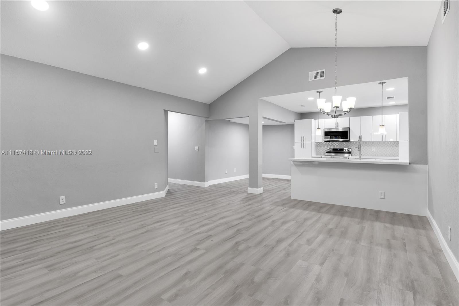 SPRINGTREE LAKES - Residential
