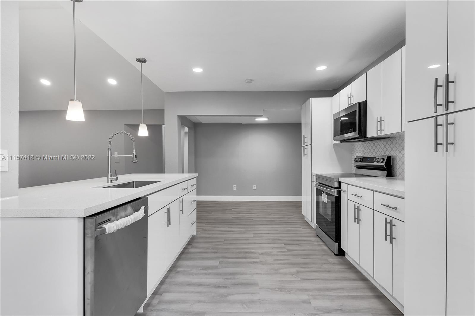SPRINGTREE LAKES - Residential