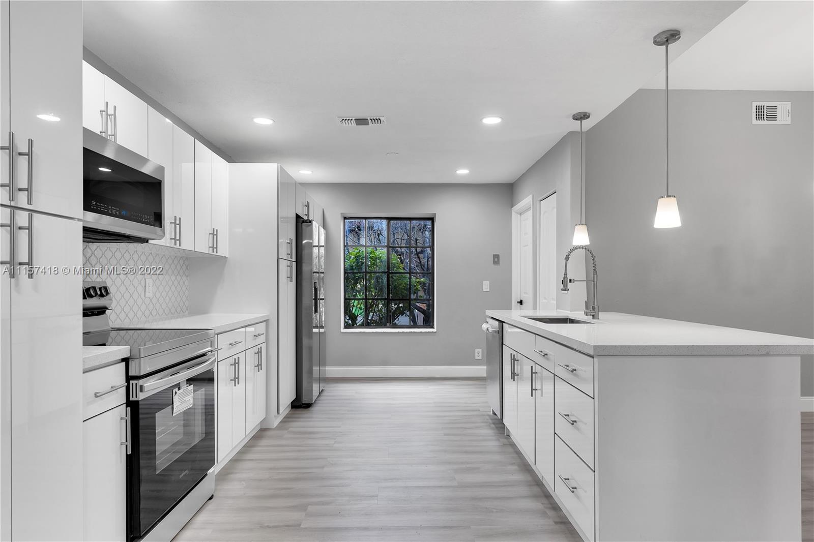 SPRINGTREE LAKES - Residential