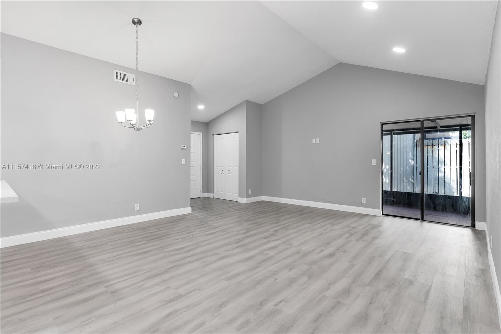 SPRINGTREE LAKES - Residential