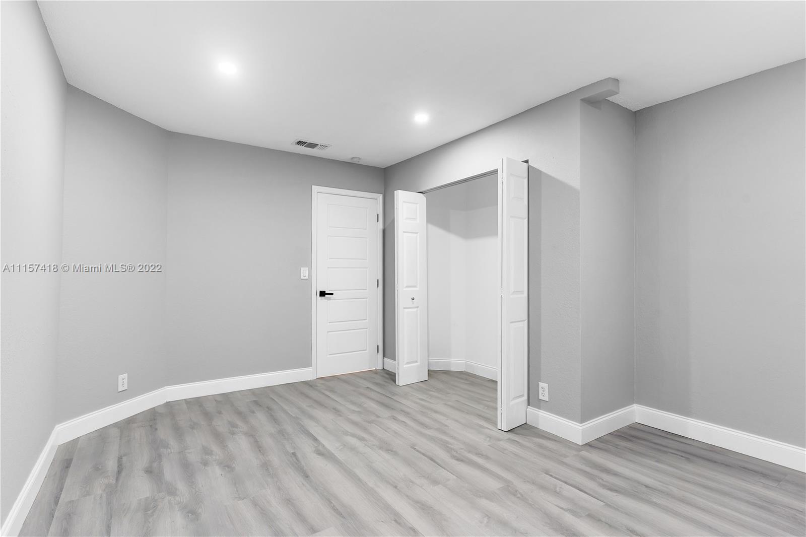 SPRINGTREE LAKES - Residential