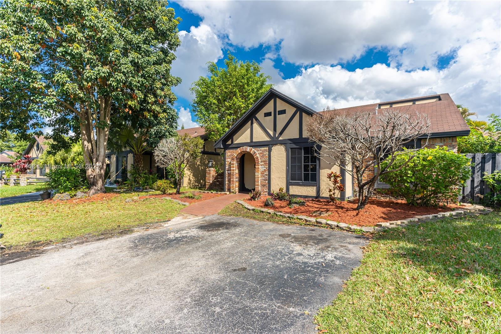 SPRINGTREE LAKES - Residential