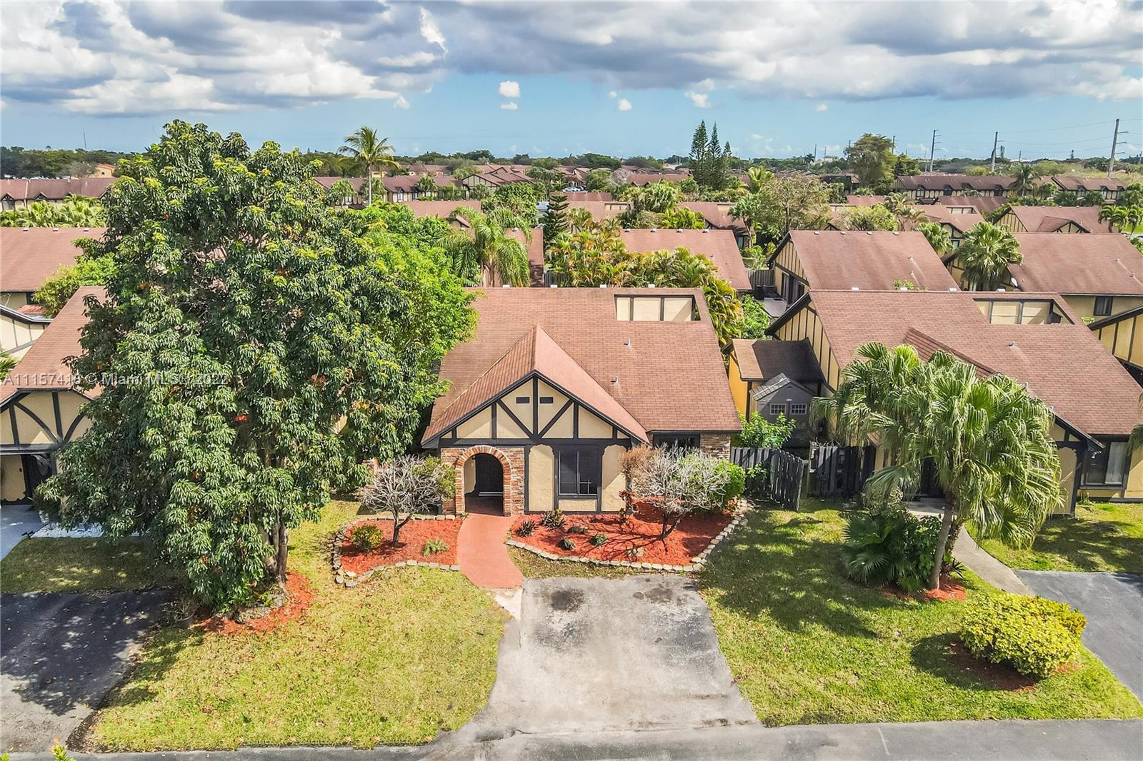 SPRINGTREE LAKES - Residential