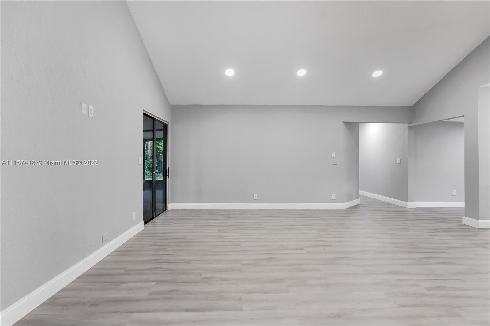 SPRINGTREE LAKES - Residential