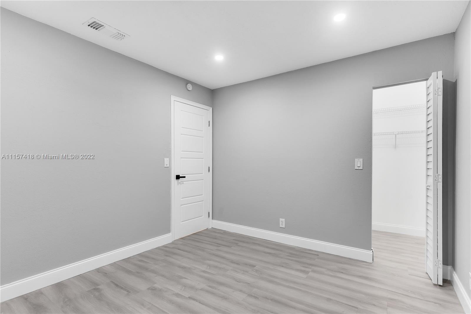 SPRINGTREE LAKES - Residential