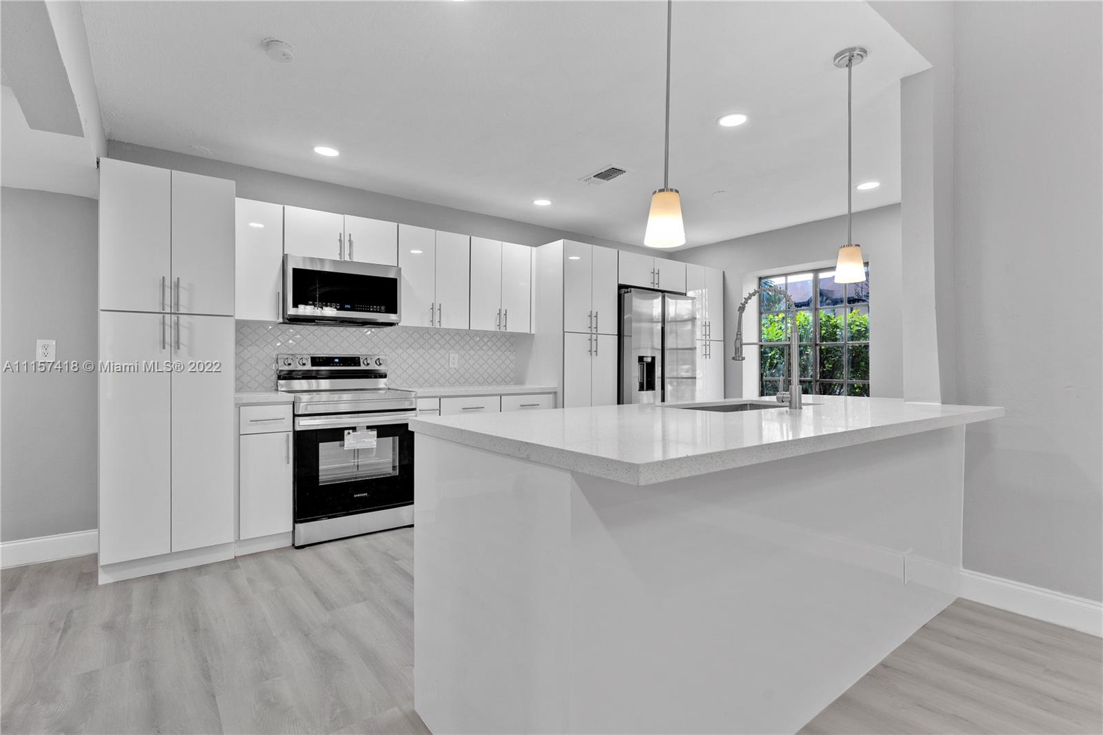 SPRINGTREE LAKES - Residential