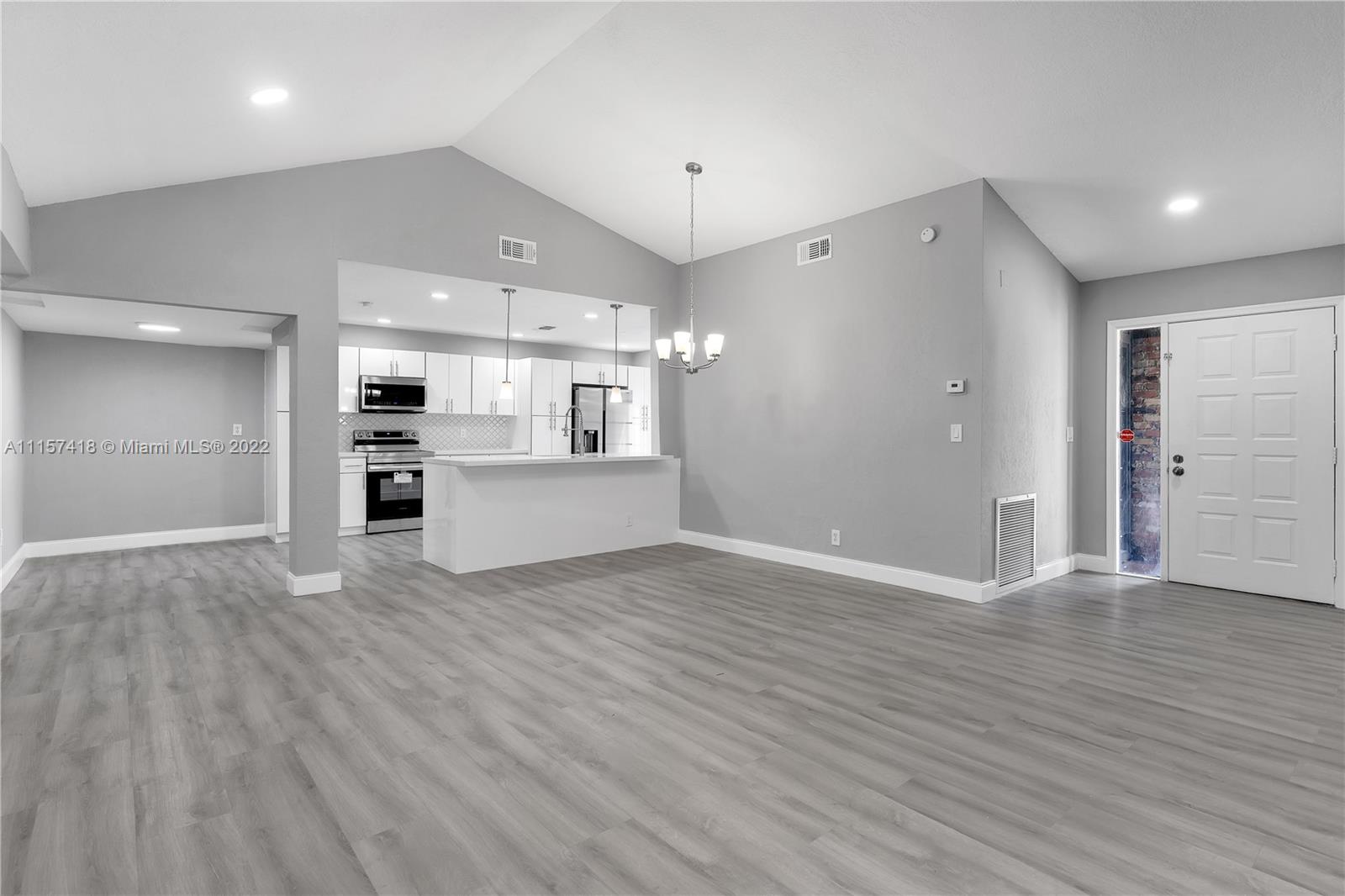 SPRINGTREE LAKES - Residential