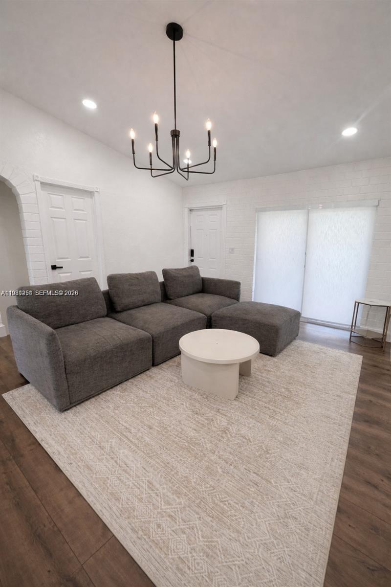 DEVON-AIRE VILLAS SEC 5 - Residential