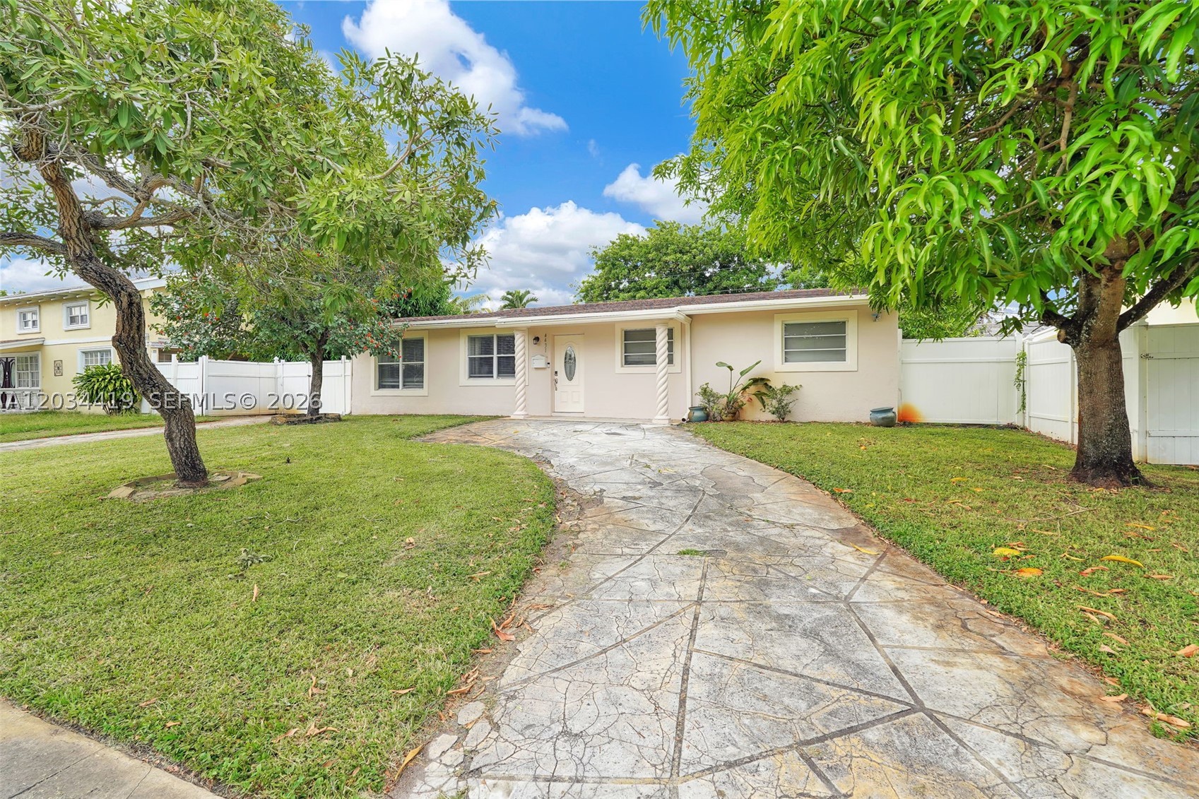 LAUDERDALE LAKES WEST GAT - Residential