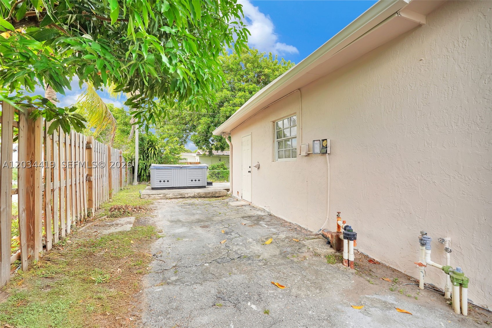 LAUDERDALE LAKES WEST GAT - Residential