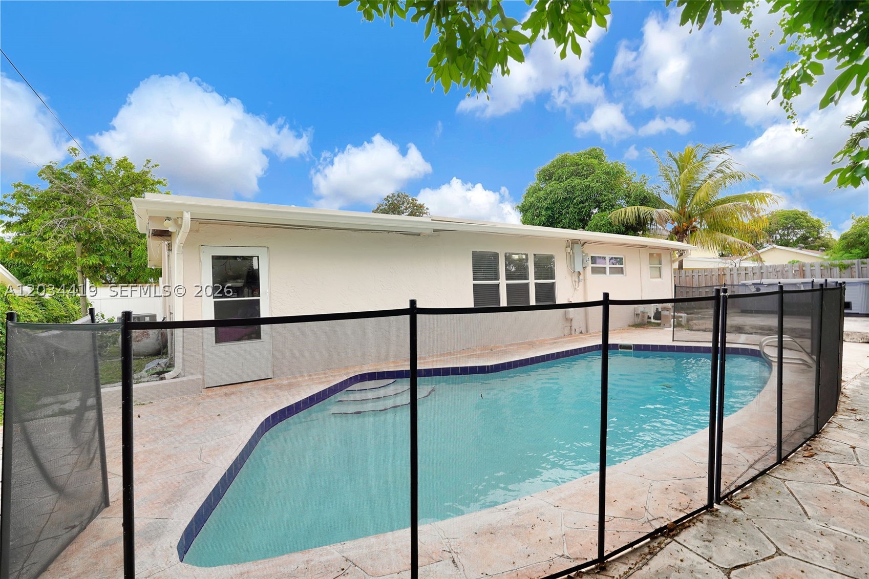 LAUDERDALE LAKES WEST GAT - Residential