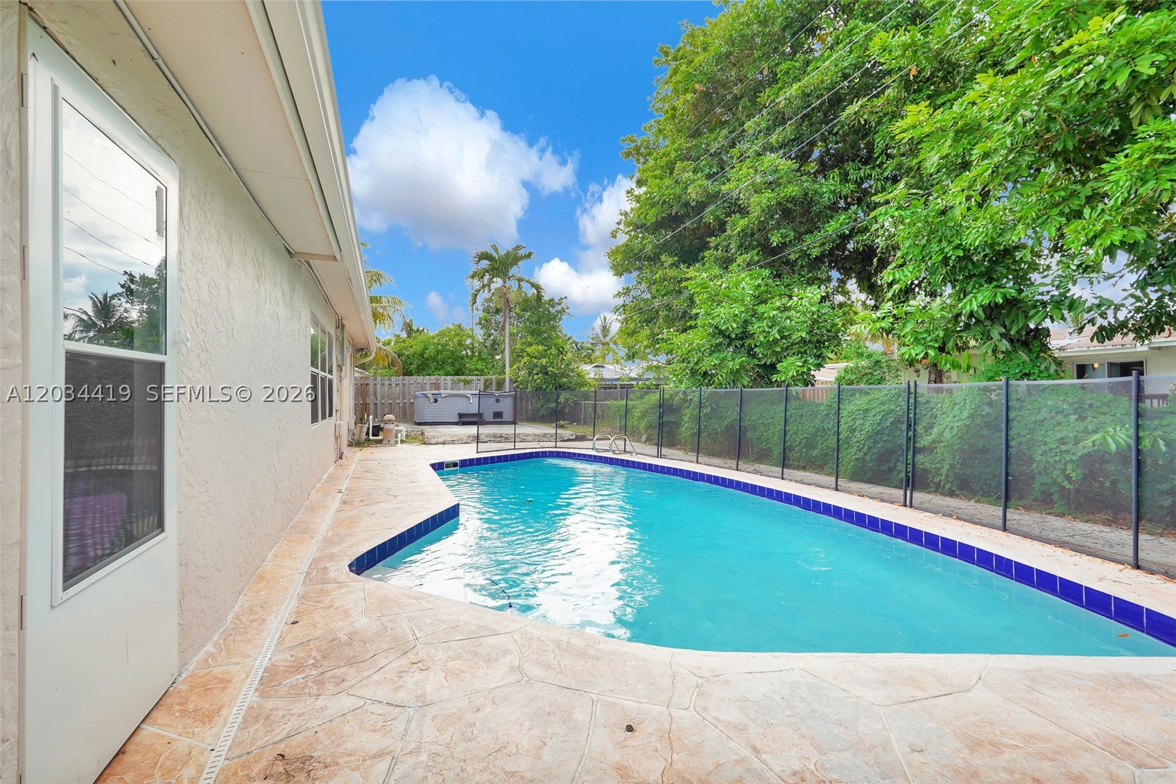 LAUDERDALE LAKES WEST GAT - Residential