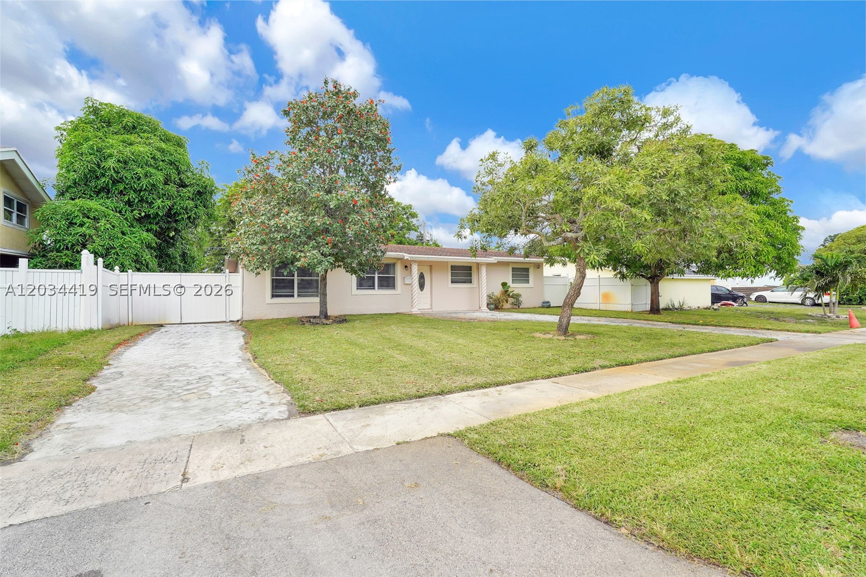LAUDERDALE LAKES WEST GAT - Residential