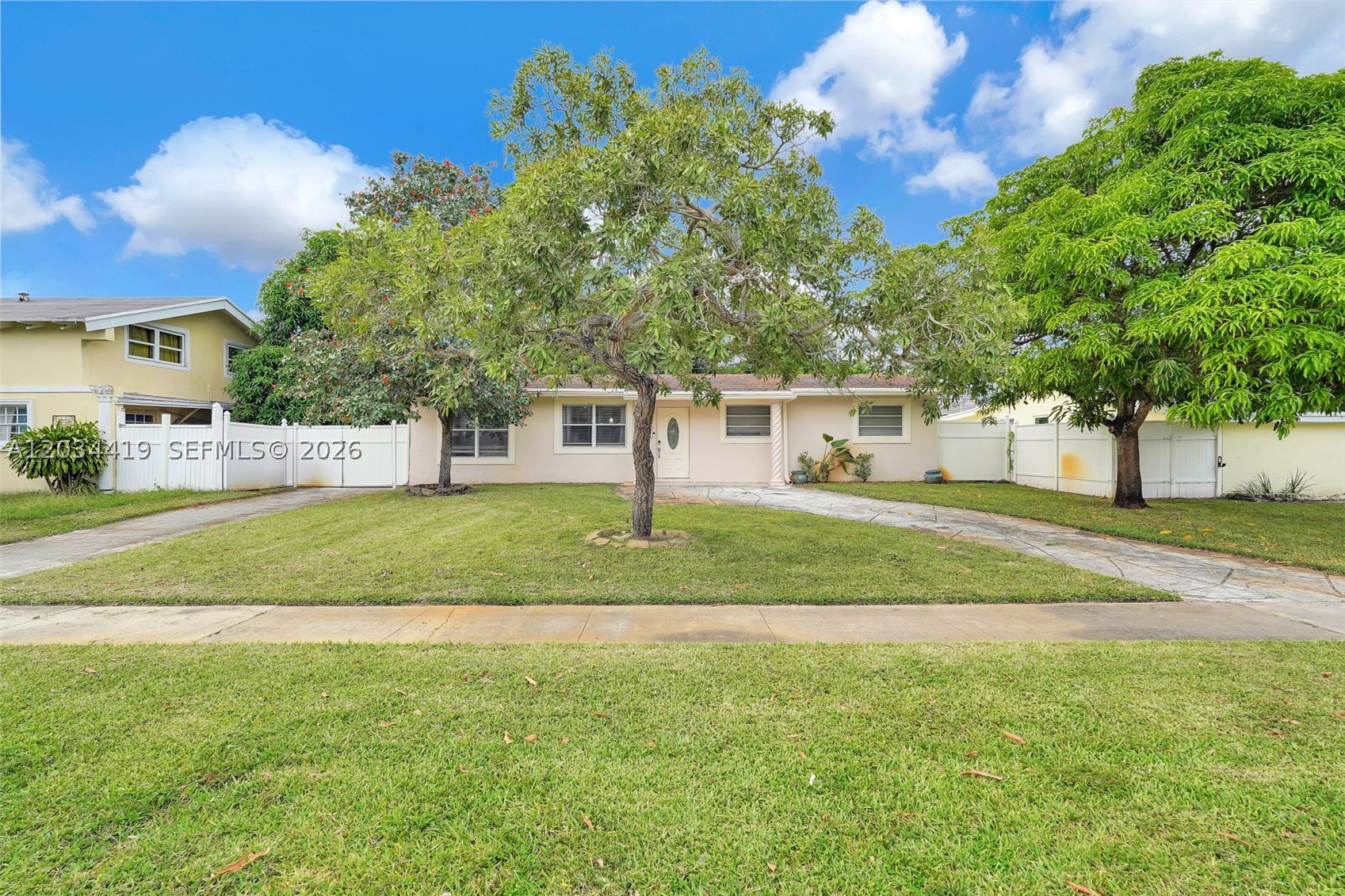 LAUDERDALE LAKES WEST GAT - Residential