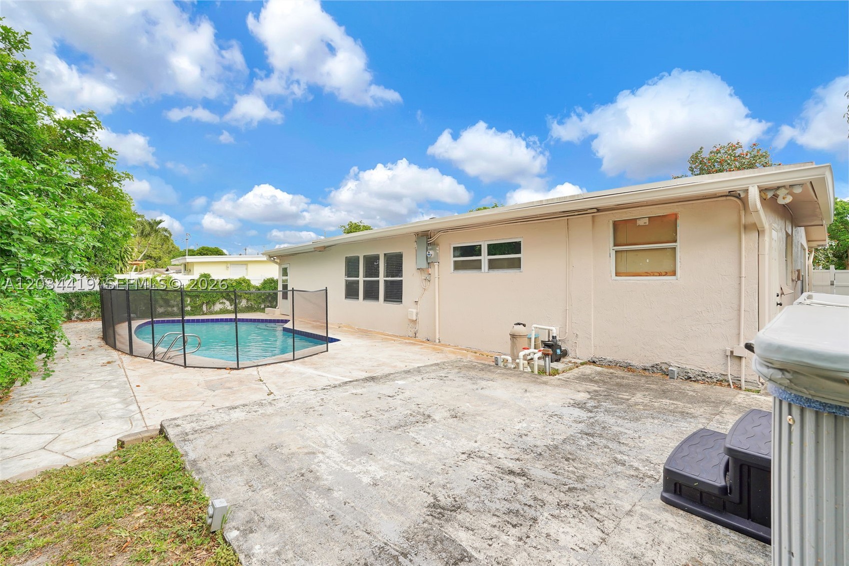 LAUDERDALE LAKES WEST GAT - Residential