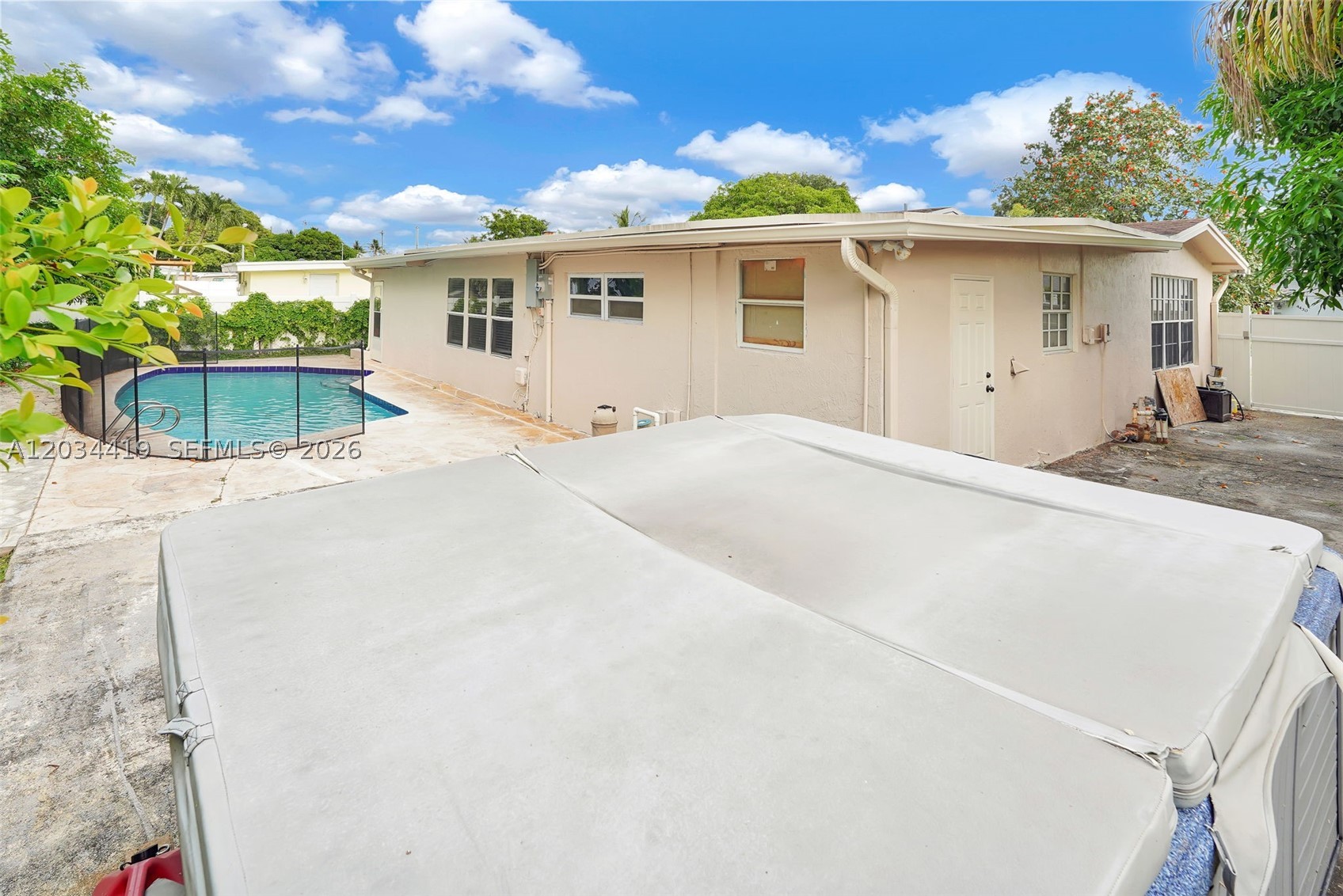 LAUDERDALE LAKES WEST GAT - Residential