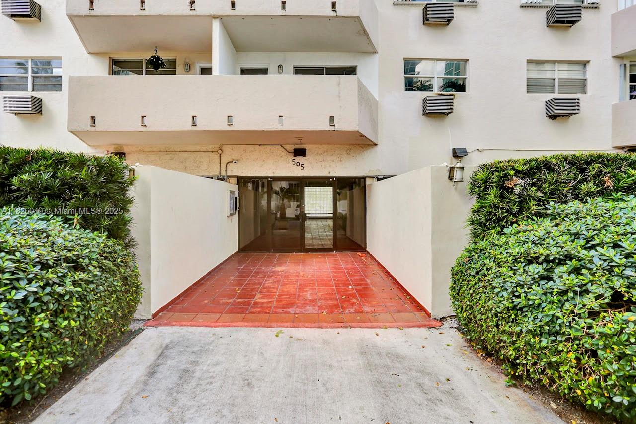BAYSIDE TERRACE CONDO - Residential Lease