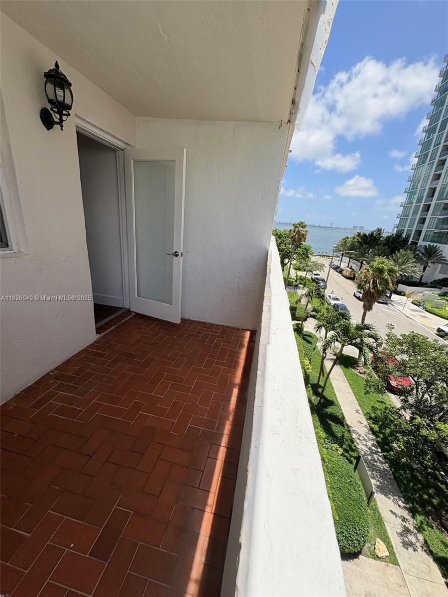 BAYSIDE TERRACE CONDO - Residential Lease