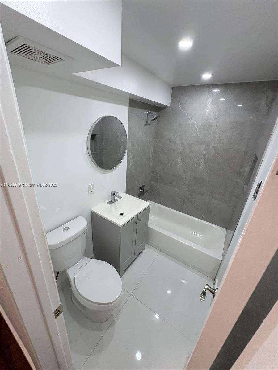 BAYSIDE TERRACE CONDO - Residential Lease