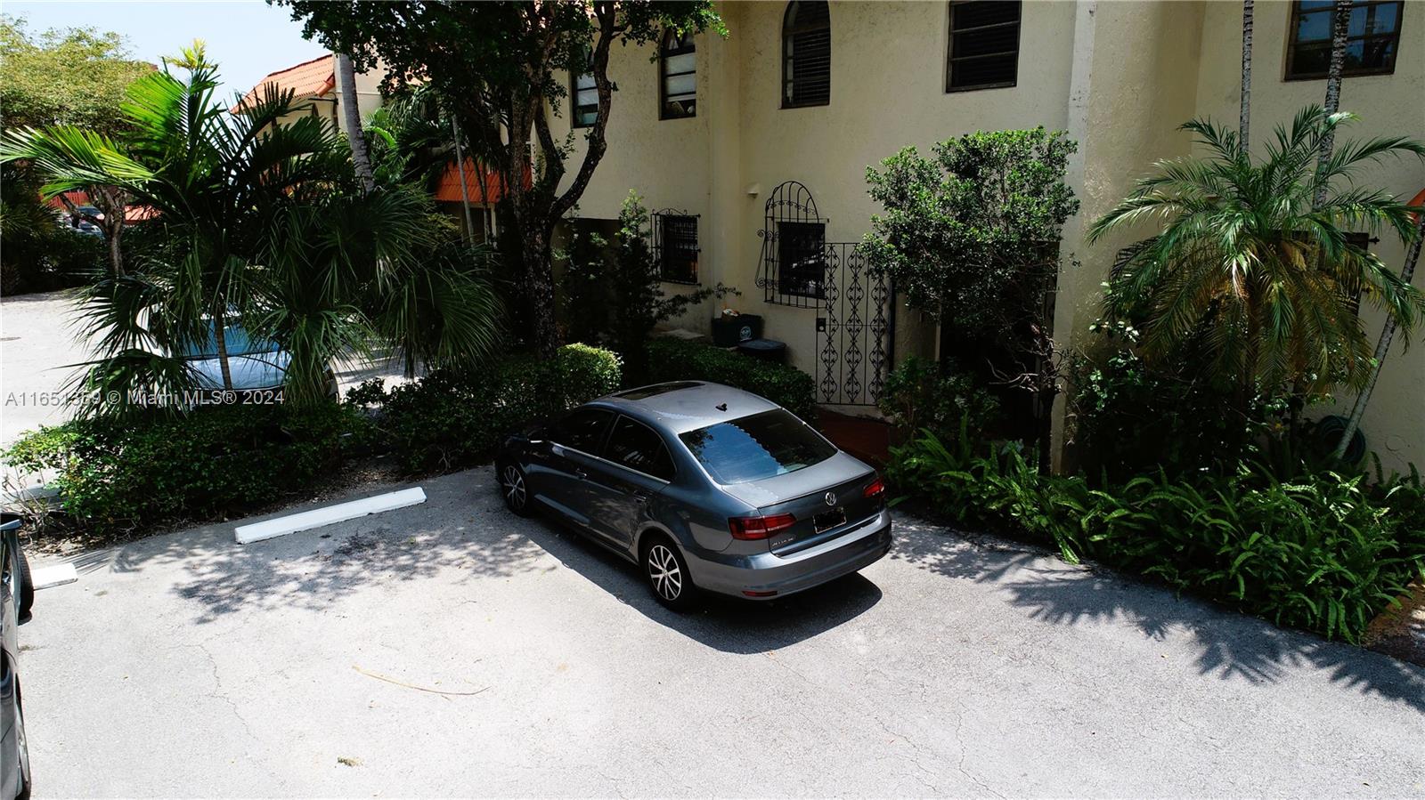 HARBOUR CLUB VILLAS CONDO - Residential Lease