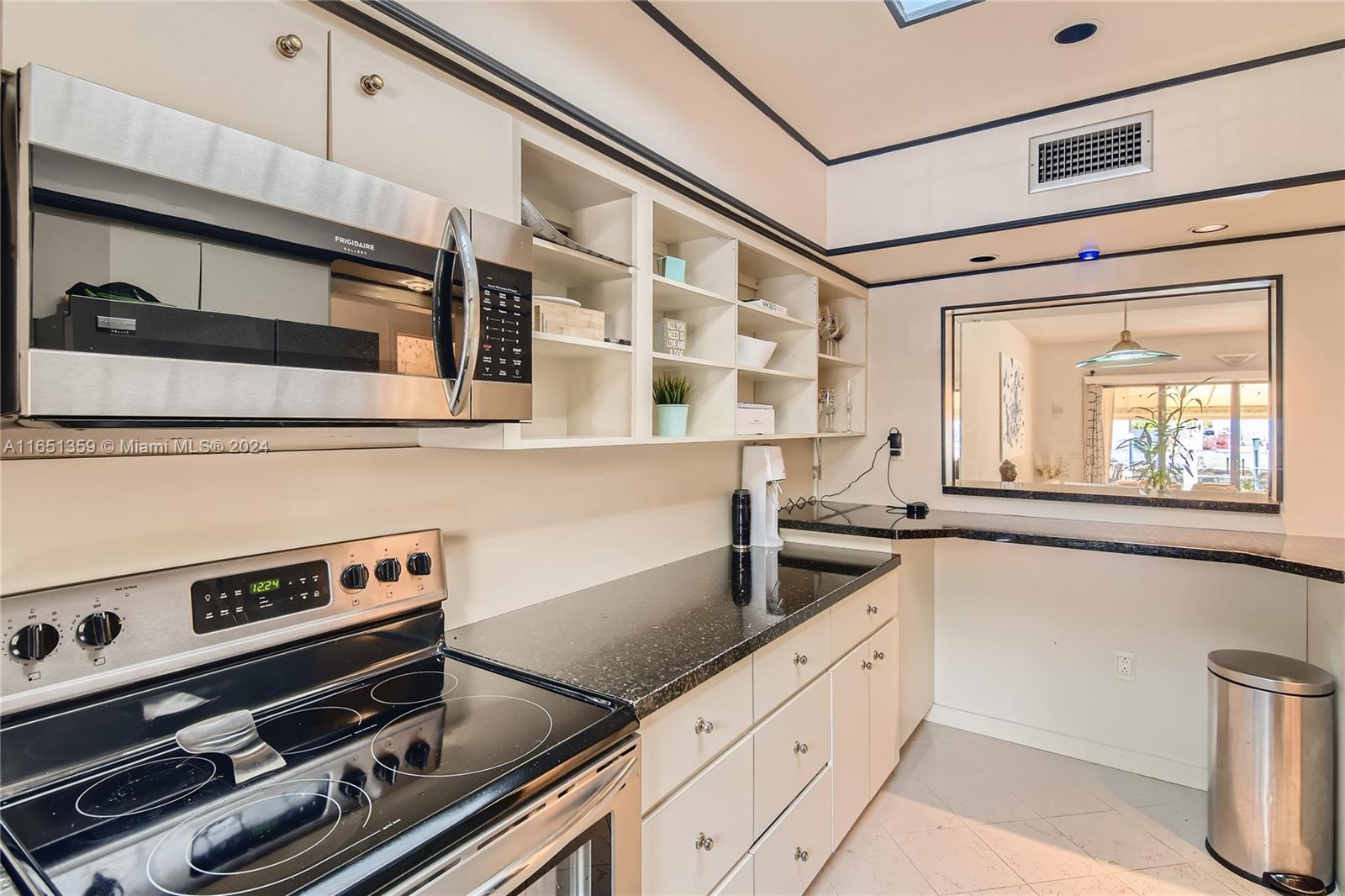 HARBOUR CLUB VILLAS CONDO - Residential Lease