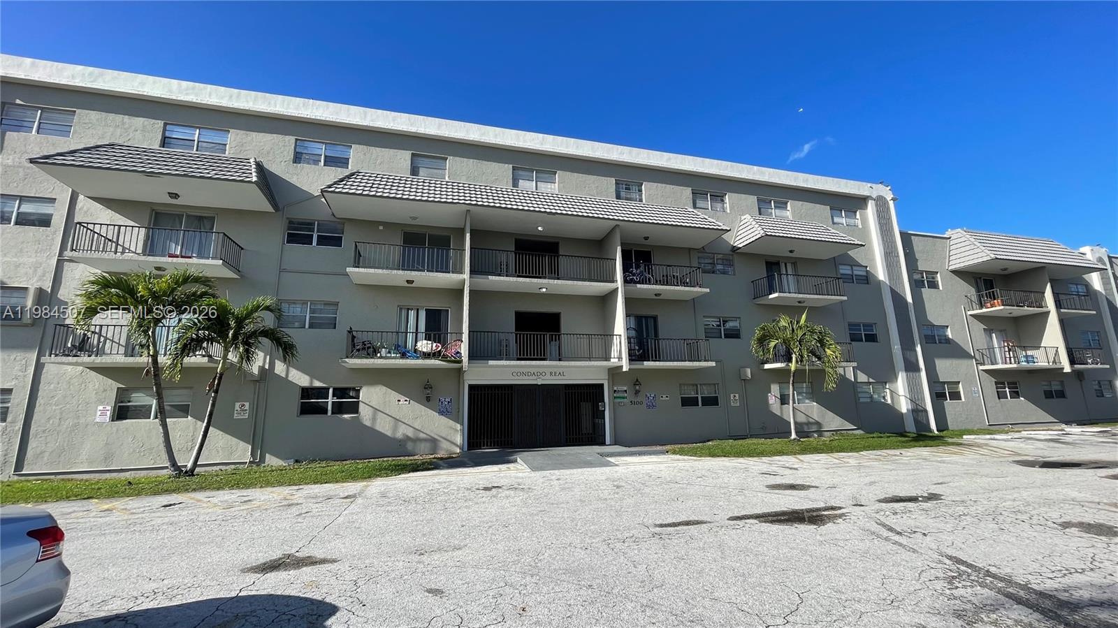 CONDADO REAL CONDO - Residential