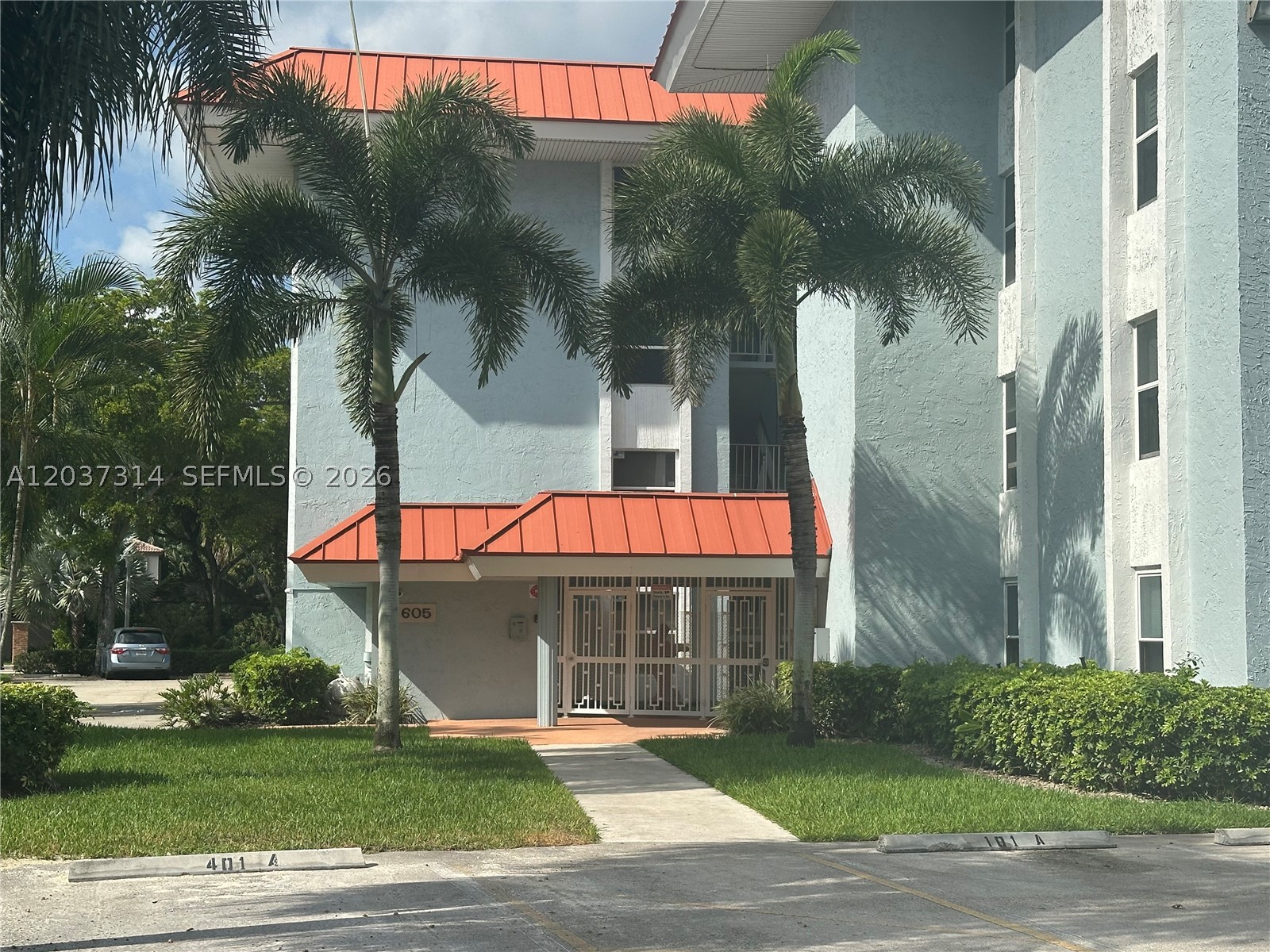NEWPORT CONDO - Residential