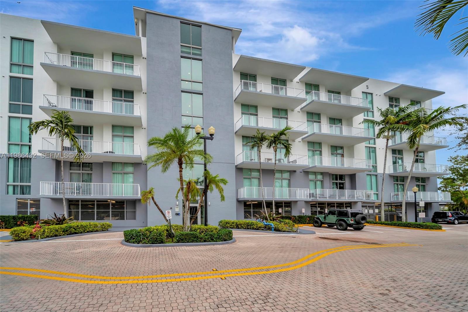 LOFTS AT HOLLYWOOD STATIO - Residential