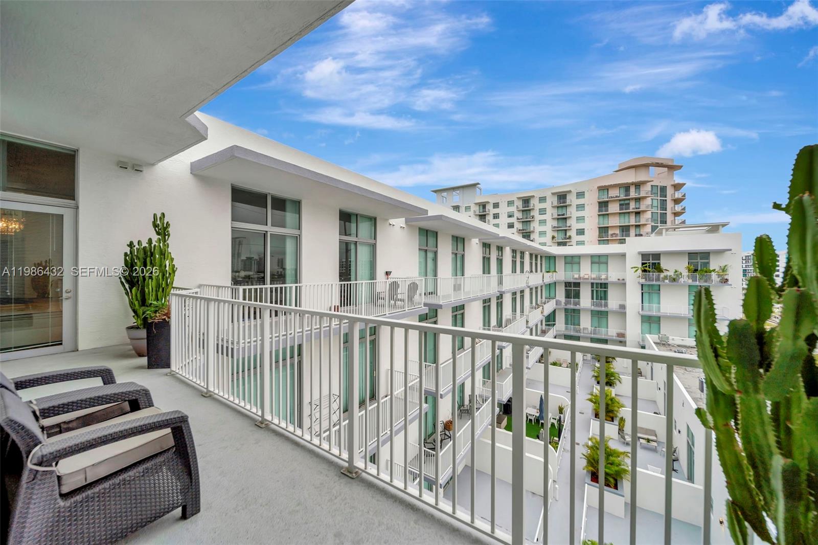 LOFTS AT HOLLYWOOD STATIO - Residential