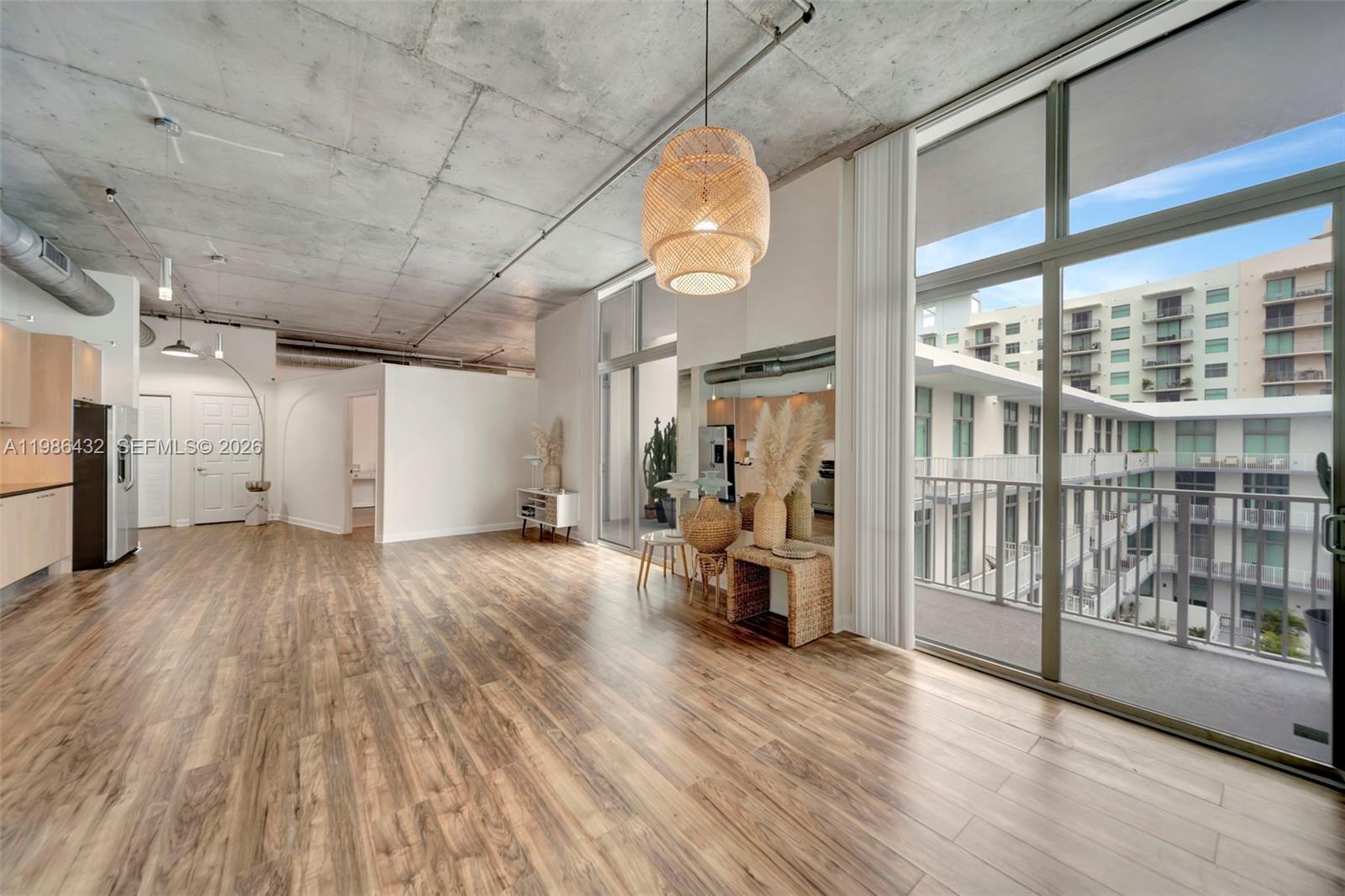 LOFTS AT HOLLYWOOD STATIO - Residential