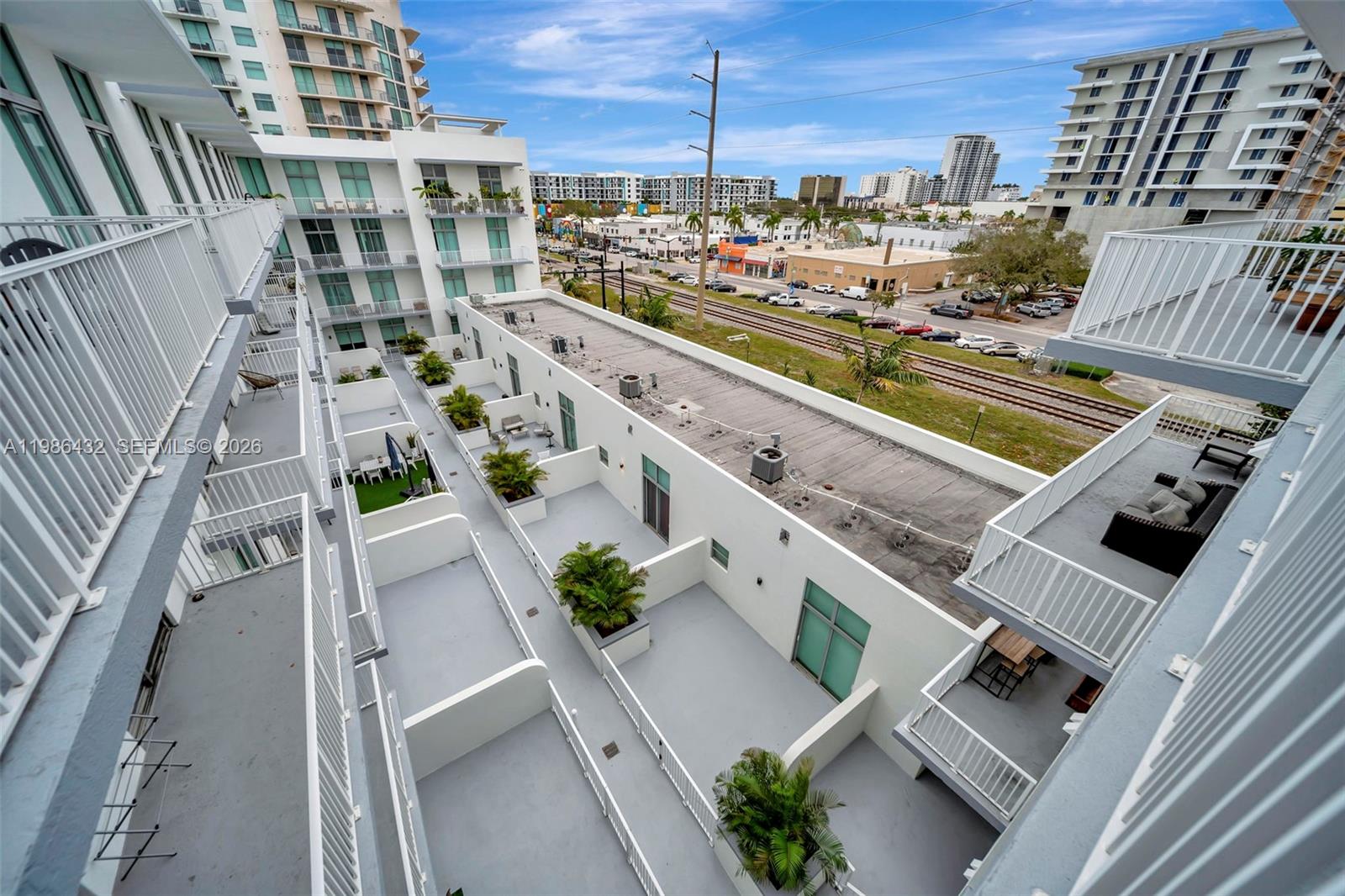 LOFTS AT HOLLYWOOD STATIO - Residential