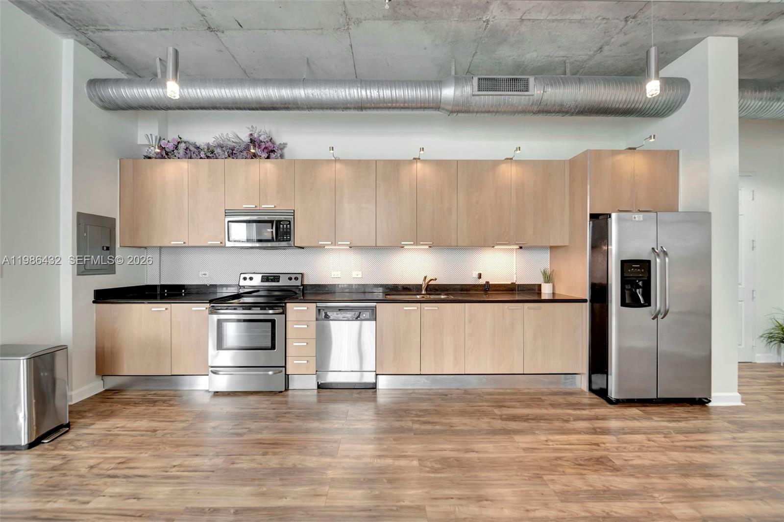 LOFTS AT HOLLYWOOD STATIO - Residential