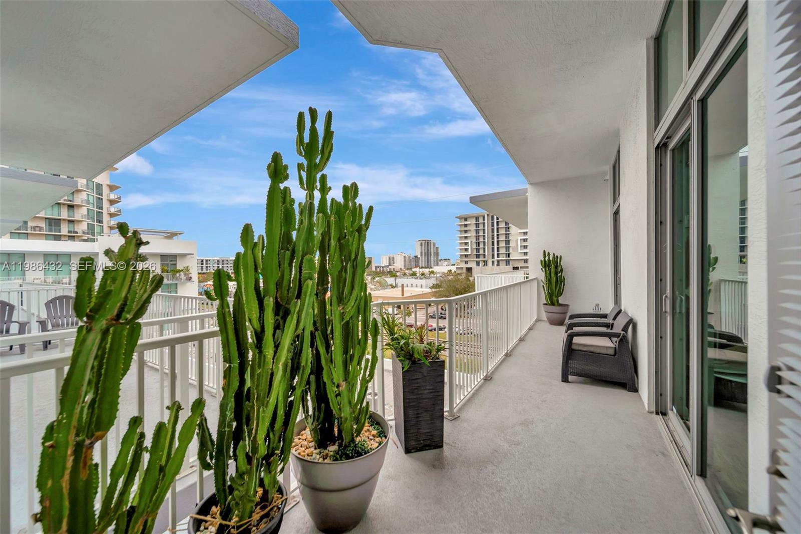 LOFTS AT HOLLYWOOD STATIO - Residential