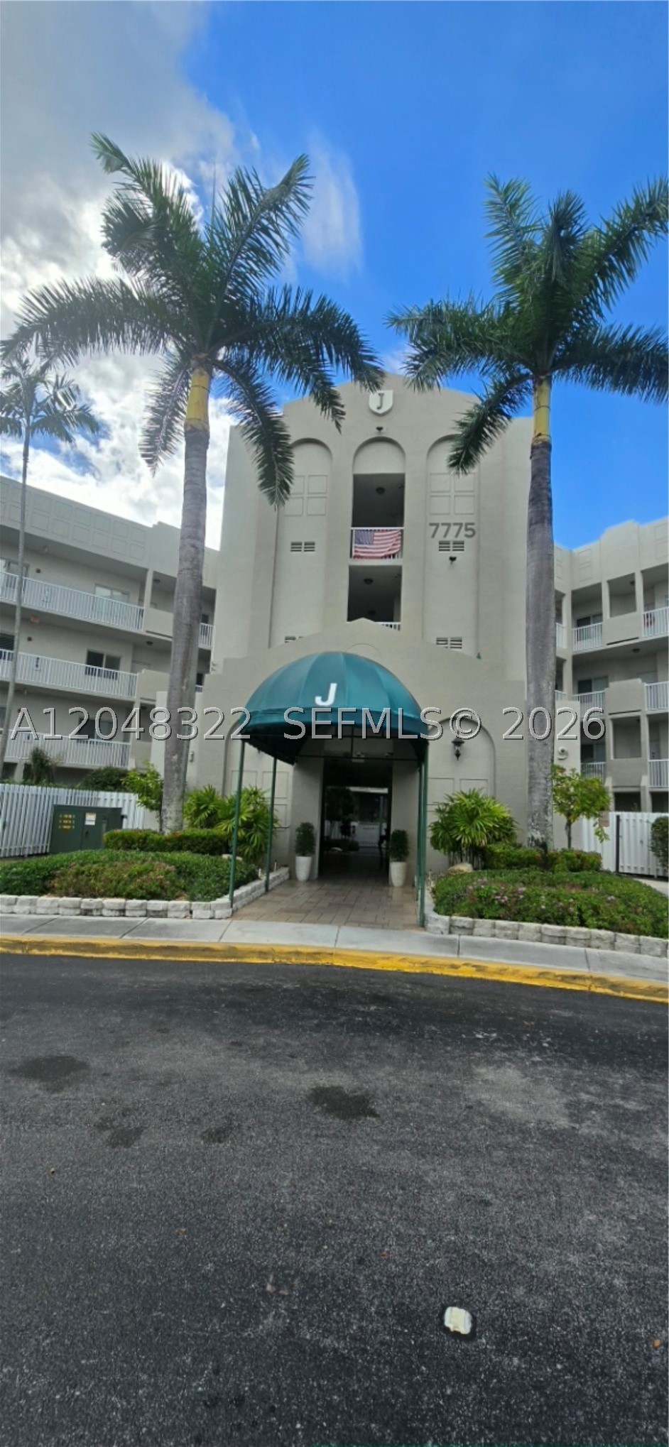SOUTHAMPTON CONDOMINIUM J - Residential