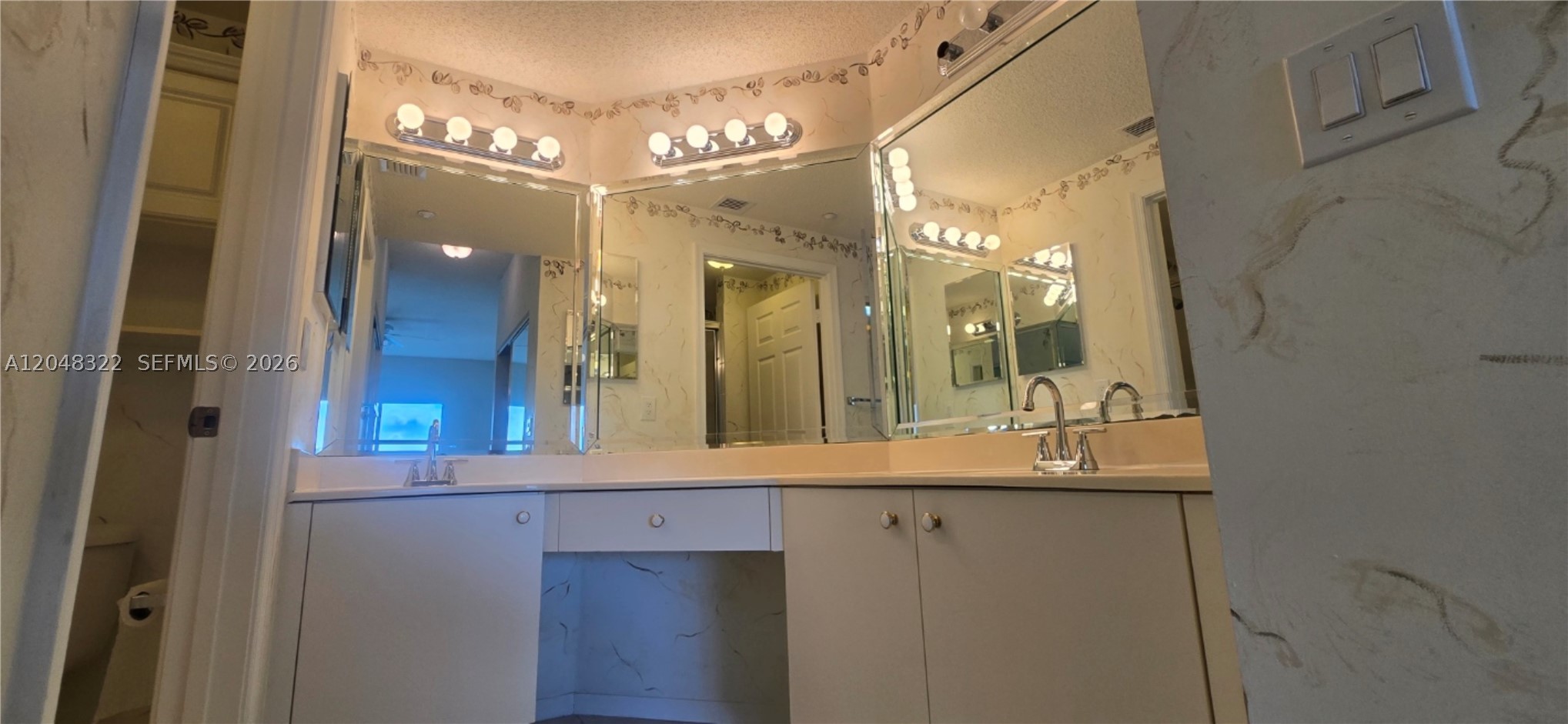 SOUTHAMPTON CONDOMINIUM J - Residential