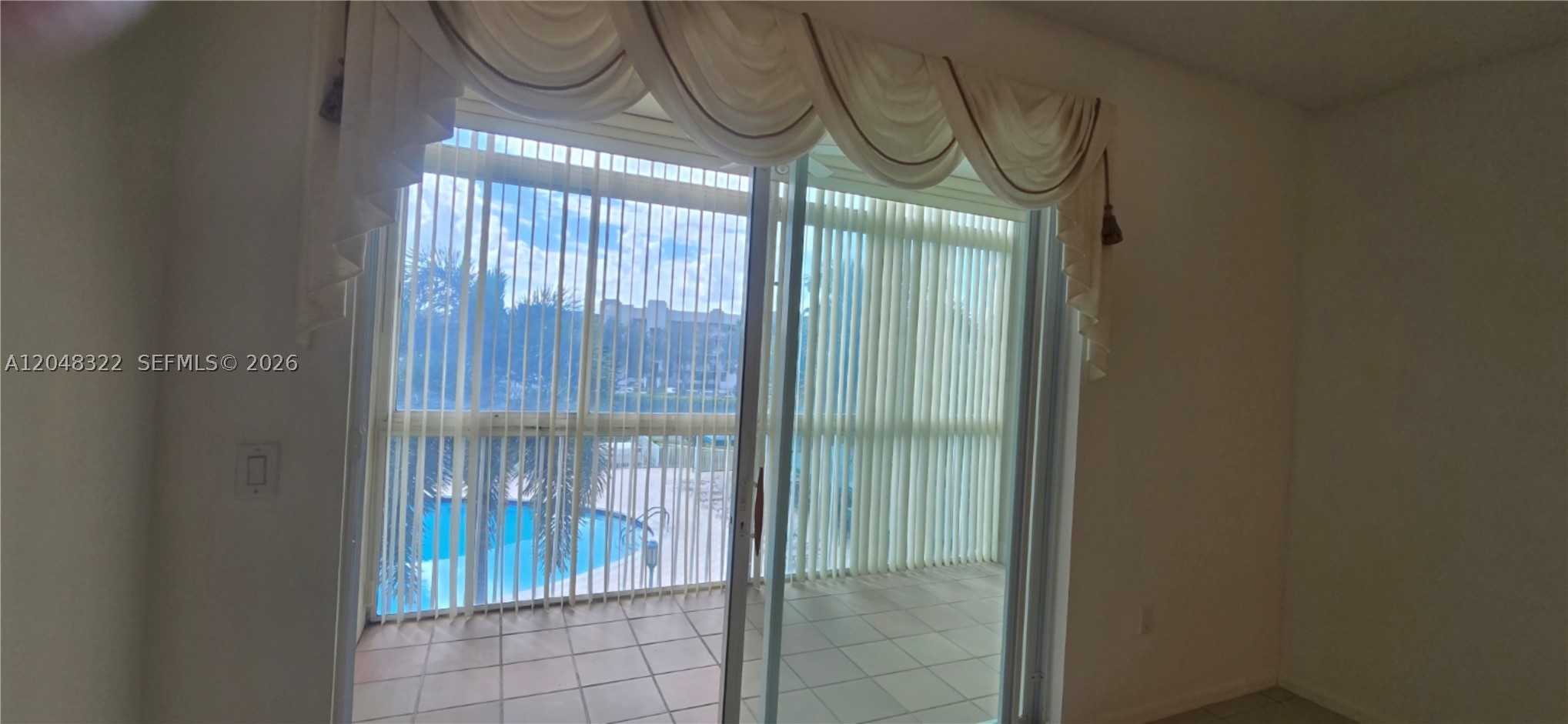 SOUTHAMPTON CONDOMINIUM J - Residential