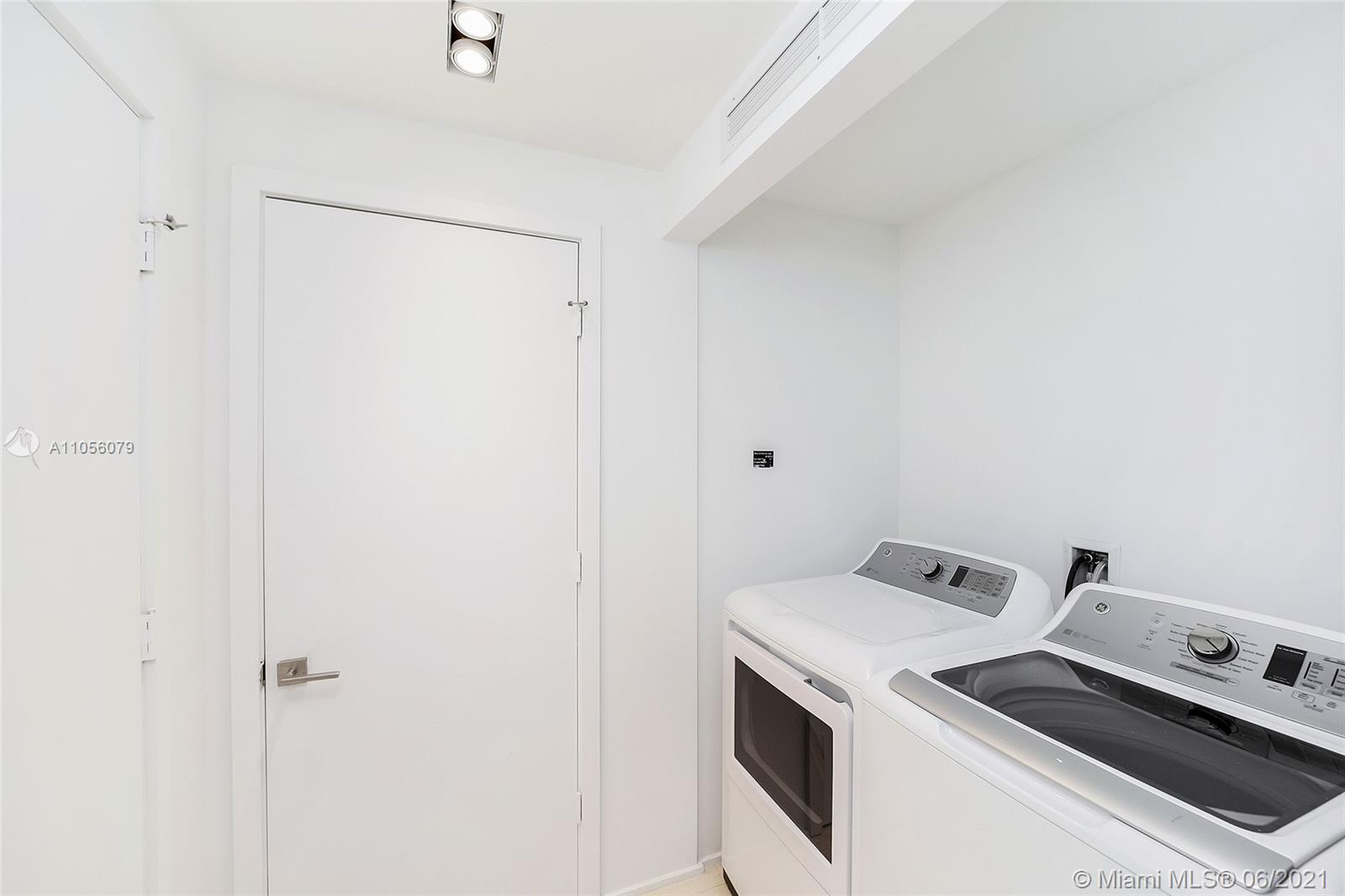 PARAISO BAY CONDO - Residential
