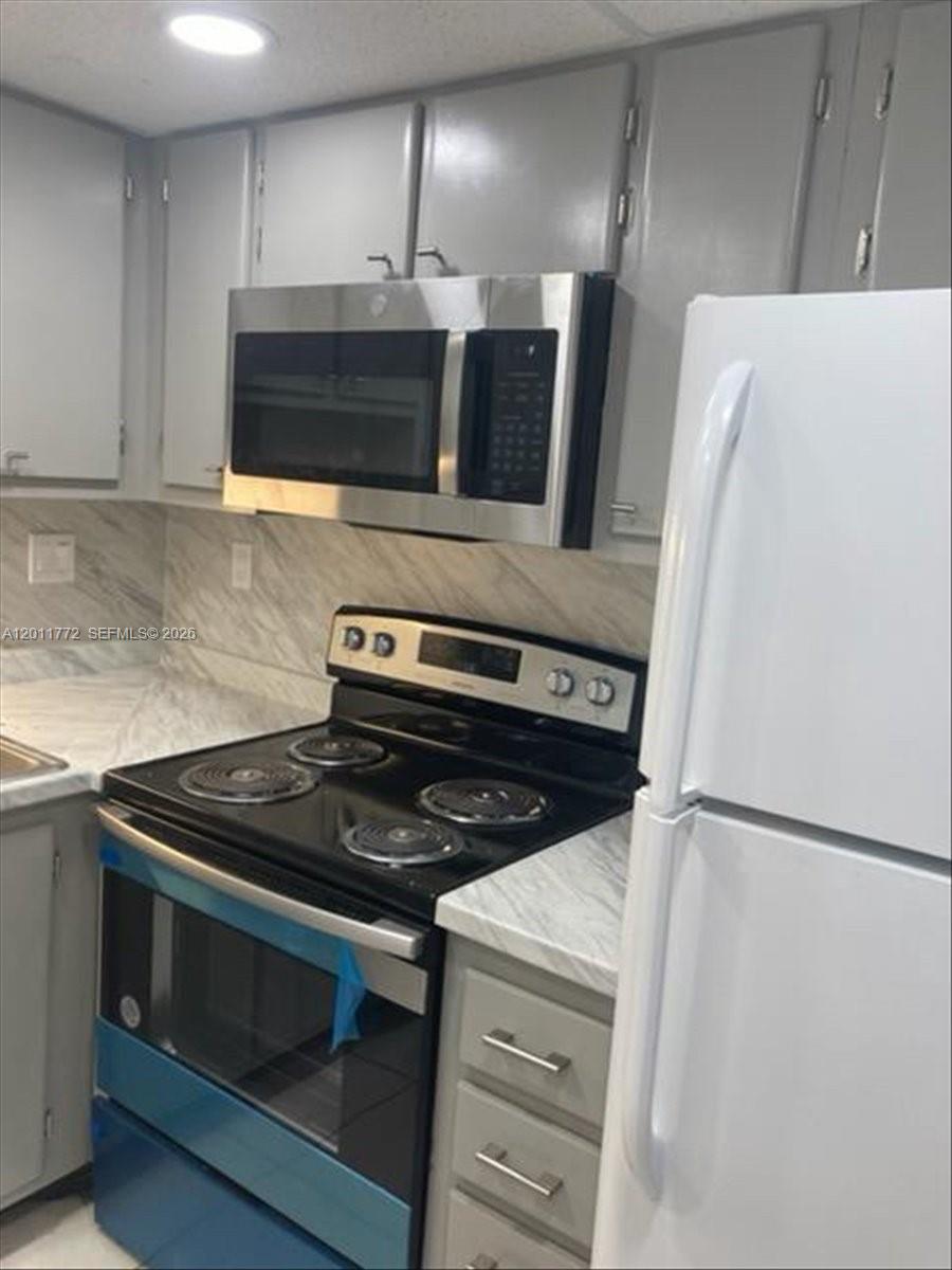 RIVER SHORES CONDO - Residential