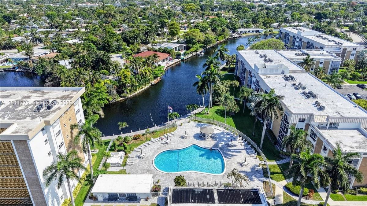 RIVER SHORES CONDO - Residential