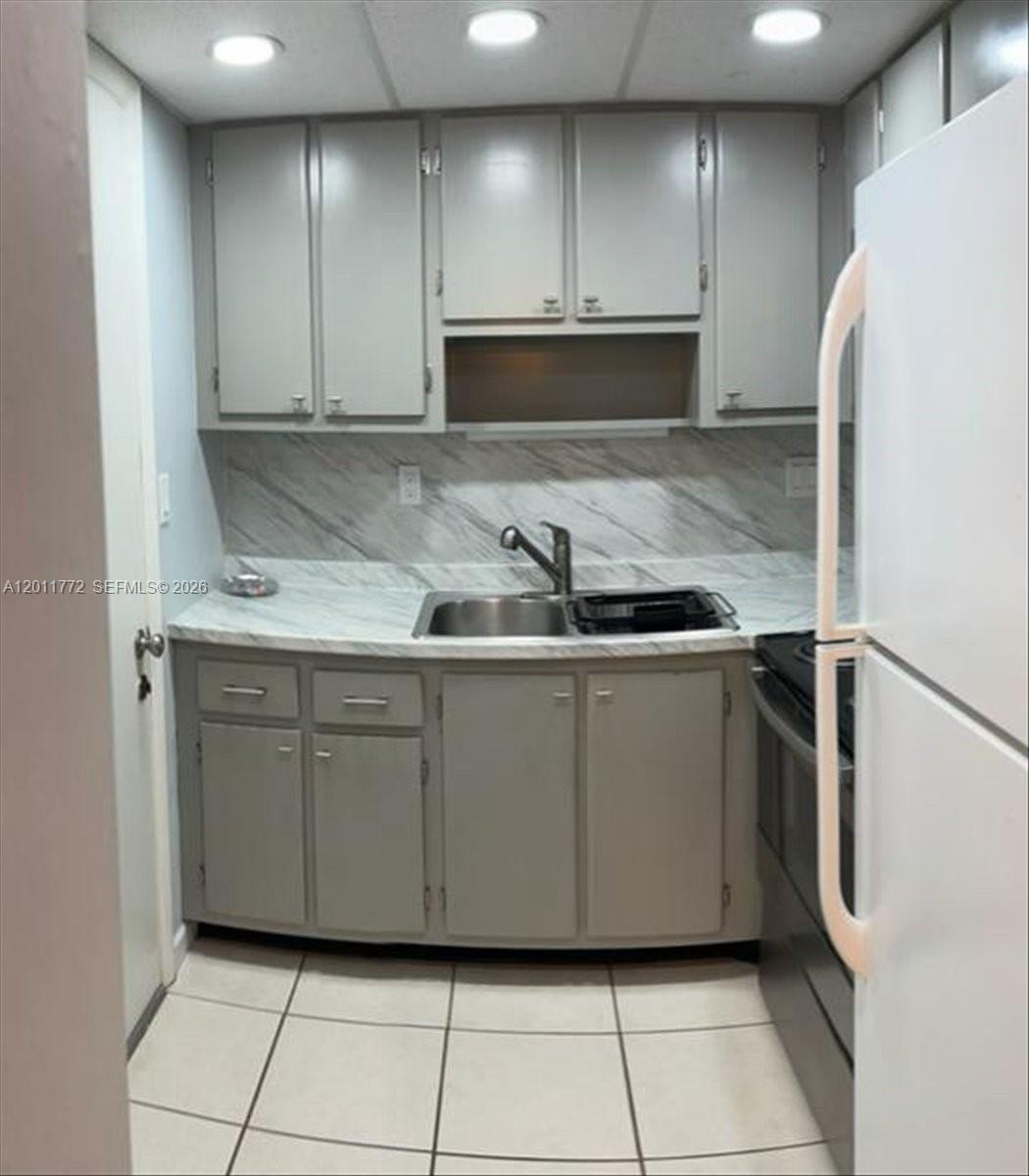 RIVER SHORES CONDO - Residential