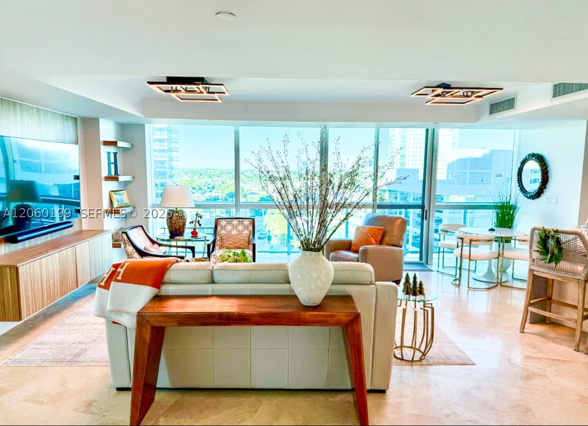 COCONUT GROVE RESIDENCES - Residential