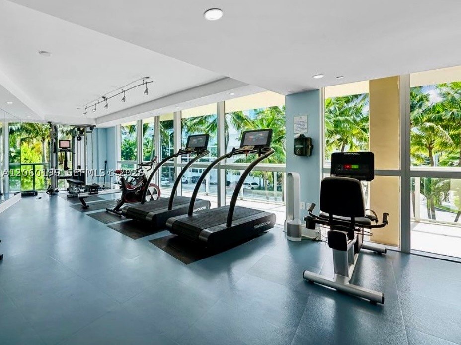 COCONUT GROVE RESIDENCES - Residential