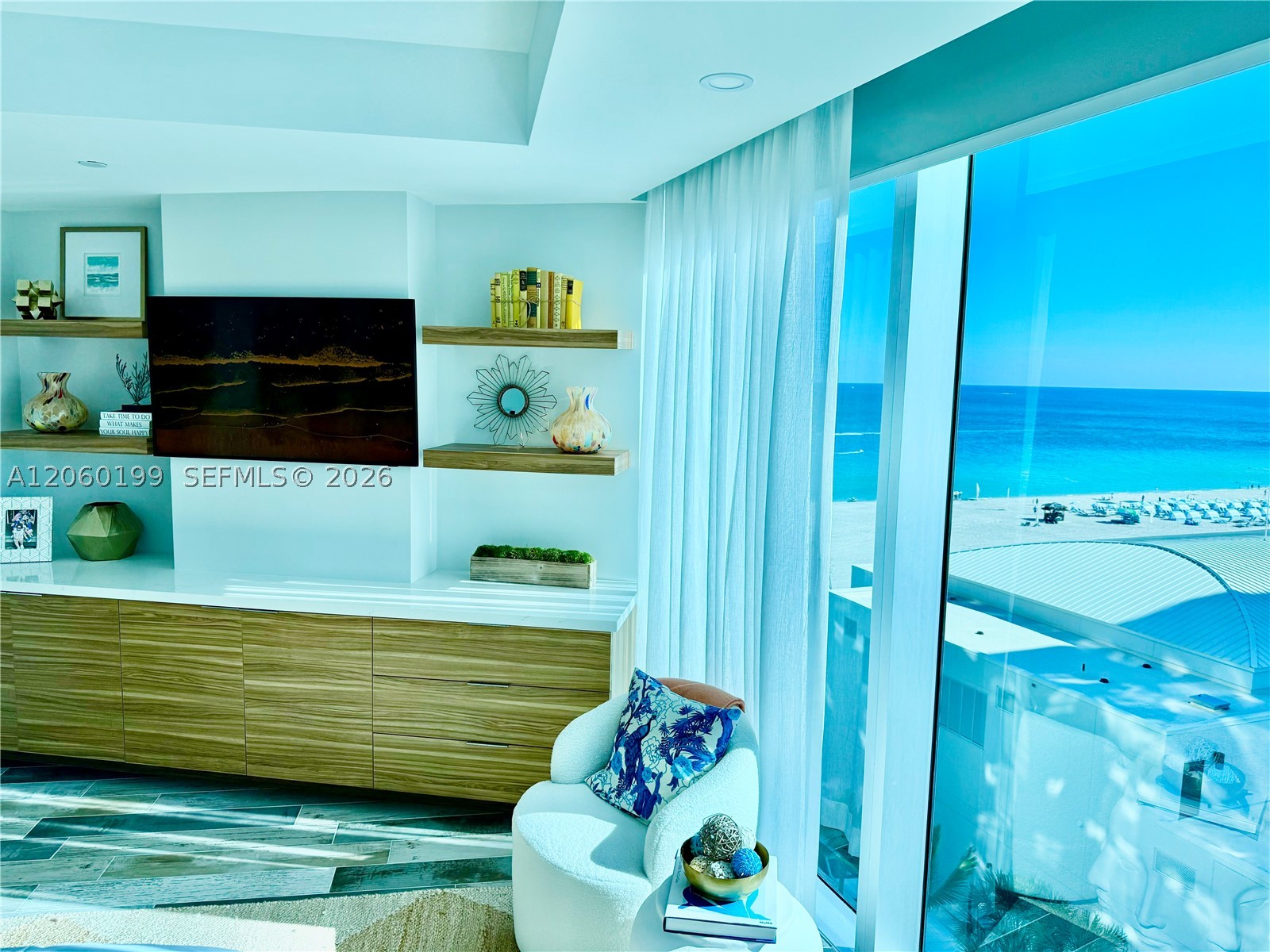 COCONUT GROVE RESIDENCES - Residential