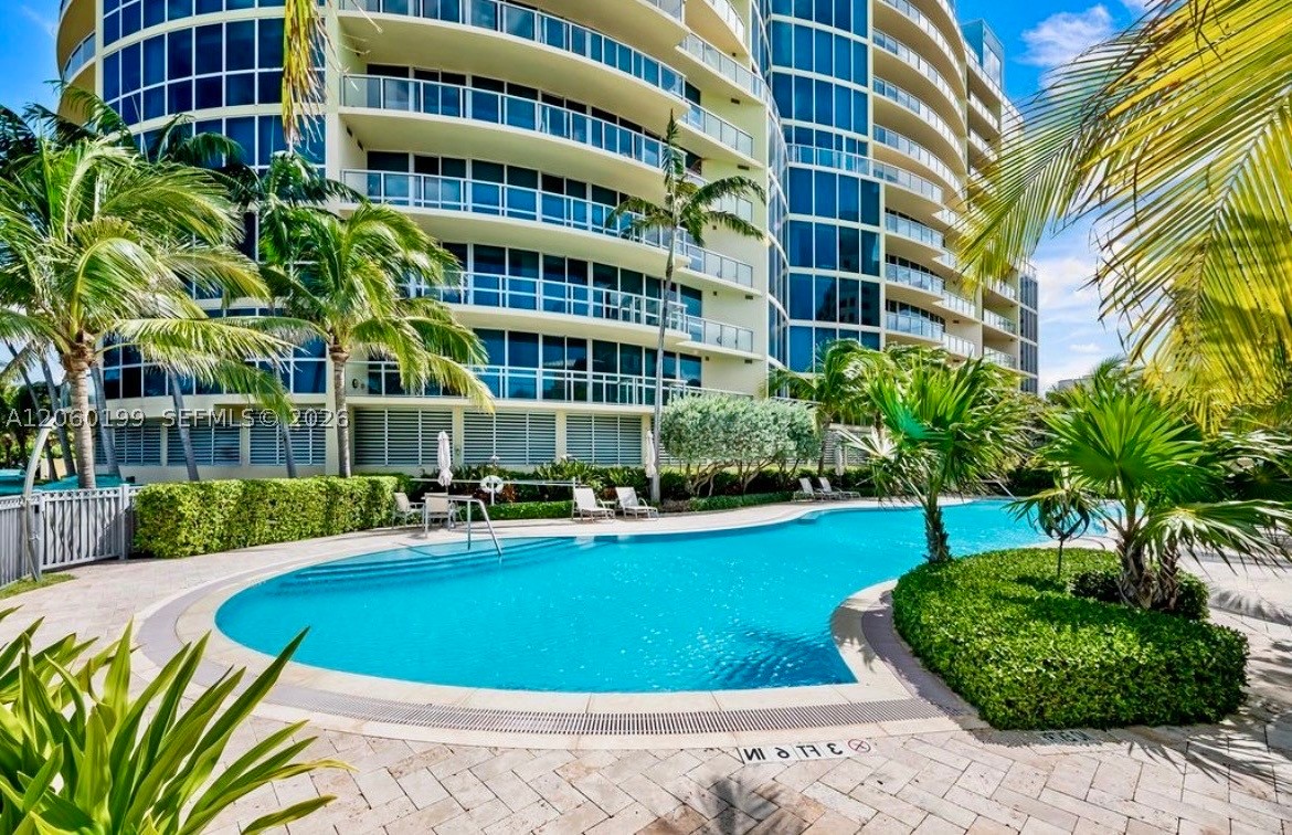 COCONUT GROVE RESIDENCES - Residential